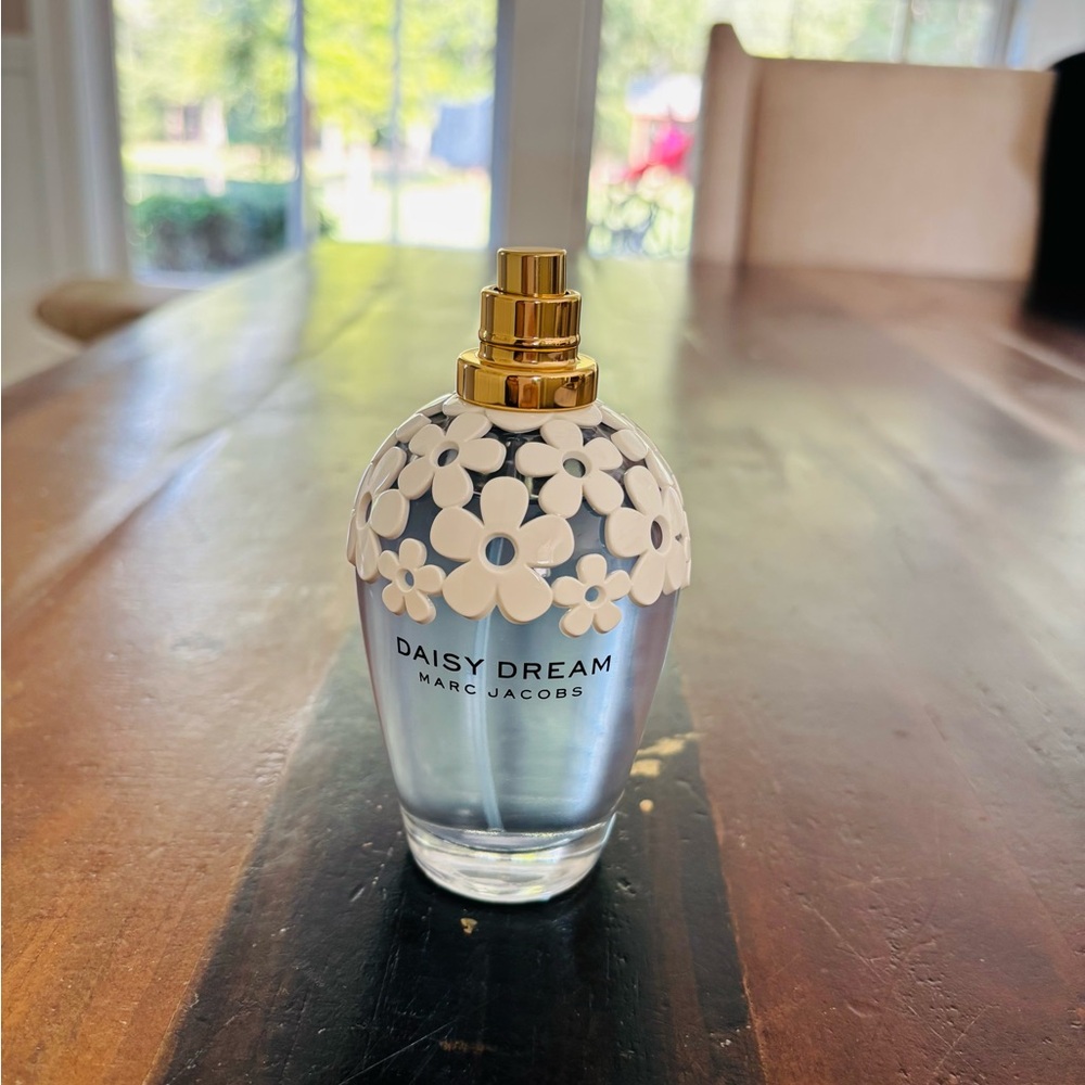 Marc Jacobs Daisy Dream Blue and White Perfume